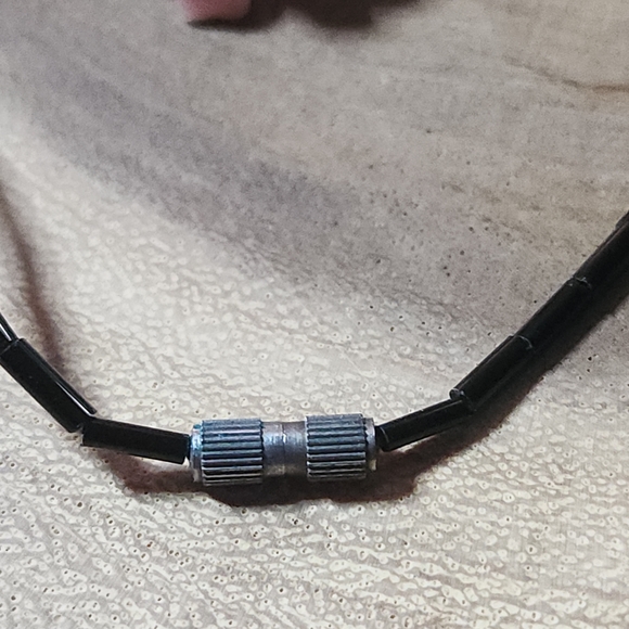 Elegant Black Glass and Pink Shell Beaded Necklace - Picture 7 of 11